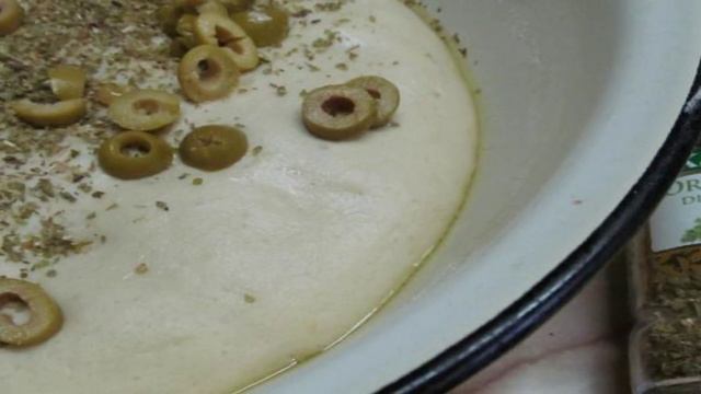 Фугас с орегано и оливками