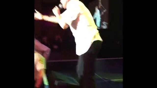 David Cassidy in Concert Punched by Crazed Fan смотреть онлайн