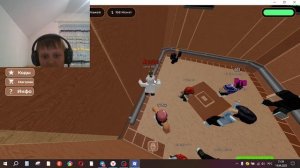 zahar101014 играет в 2 игры в роблоксе. 1 игра 99 проиграют. 2 игра лифт веселья.