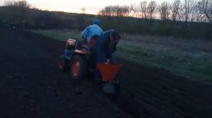 КМЗ 012 и картофелесажалка