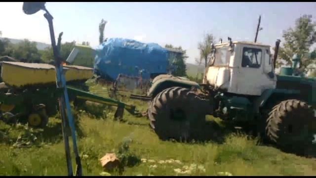Oтцепляем John deere от T-150K ,подготовка трактора к работе смотреть онлайн