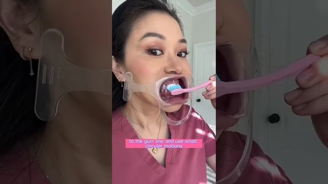 How to properly brush with a manual toothbrush. #manualtoothbrush #toothbrush #brushyourteeth смотреть онлайн