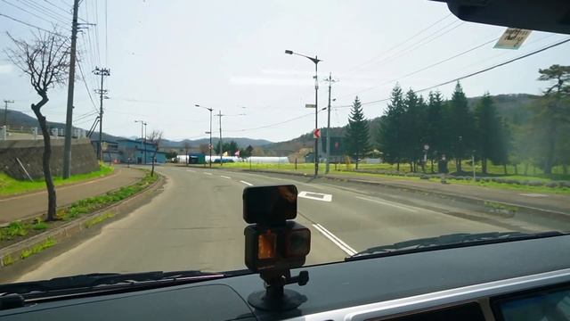 北海道の桜を観る4泊5日の旅二日目前編占冠村の道の駅で車中飯を食べ静内二十間道路桜並木へと向かい桜絶景を観ながらコーヒータイムキャンピングカーで愛犬と車中泊の旅をするアラフィフ夫婦のバンライフ