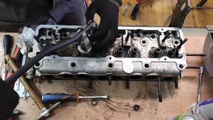 ЗМЗ 402 снимаем прикипевшие клапана