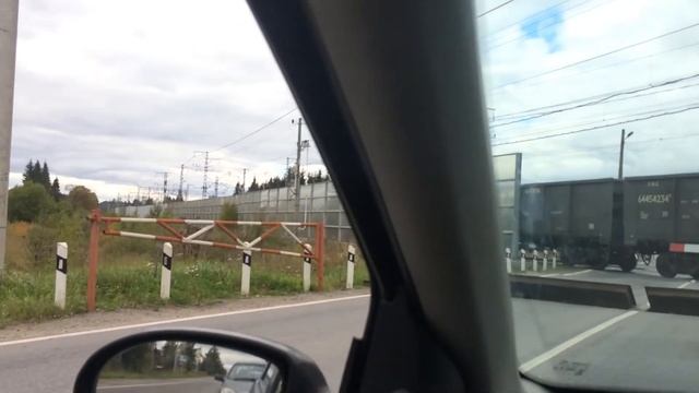 Переезд в Елизаветино. Медленный поезд. смотреть онлайн