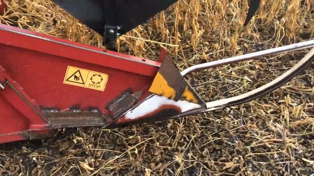 Уборка сои модернизированной жаткой. смотреть онлайн