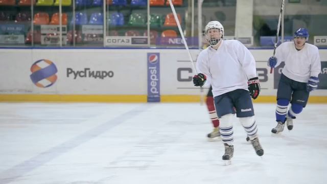 XOKKEЙ - ЛУЖНИКИ смотреть онлайн