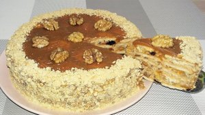 Вкусный домашний торт без выпечки с орехами и сухофруктами. Простой и быстрый рецепт.