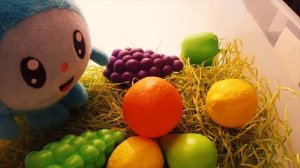 Изучаем фрукты и цвета с малышариками! В гостях Крошик!