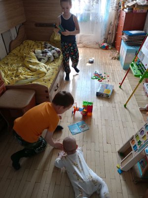 Суббота одна с детьми.