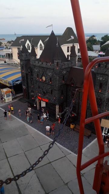 замок ужасов сверху #замок #ужасов #комнатастраха #высота #аттракционы смотреть онлайн