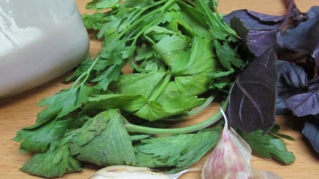 Запеченные куриные ножки в ряженке с зеленью