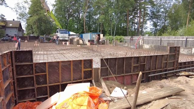 Заливка плиты с помощью бетононасоса 46м / 100 кубов бетона смотреть онлайн