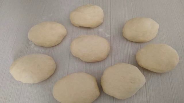 Пирожки духовые с луком и яйцом