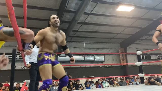 Mr. Leo y Silver Tiger Vs La Familia (Martinez Entertainment) Clash Of Warriors