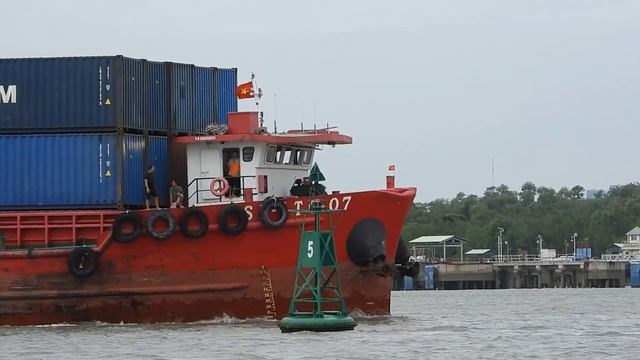Speedy Tugboat Picks Up Container Ships At Port  | 4K Shipspotting