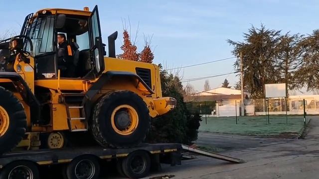 Chargement dun JCB 436