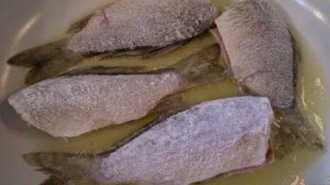 Молоденькие карасики с чесночный ароматом