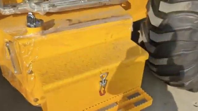 Экскаватор-погрузчик MOLE TKP 8428 E.