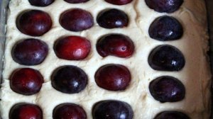 Сливовый пирог с меренгой