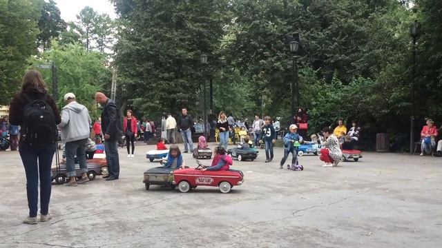 Педальные машинки на Ретрофест Сокольники смотреть онлайн