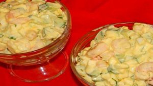 Салат с креветками и брынзой