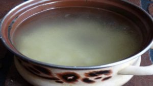 Суп с орзо и сельдереем на мясном бульоне