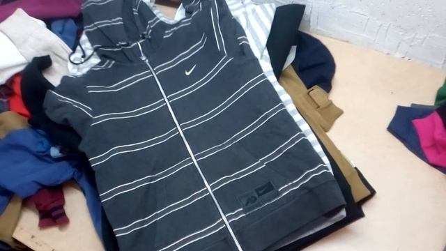 Новое поступление!!! Мешок № 1374. Толстовки LUX. EU. Арт 2082. вес 25 кг смотреть онлайн