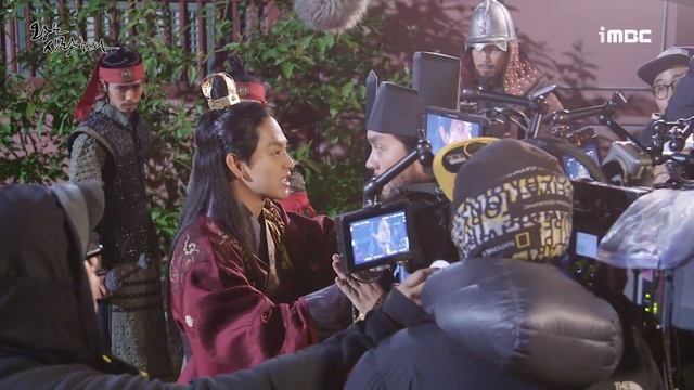 [#왕은사랑한다] 임시완 Yim Si-wan·임윤아 Yoona·홍종현 Hong Jong-hyun·오민석, 피곤해 잠든 산이는 송인과 뜻밖의 케미를 만들어 내고...☆#TVPP메이 смотреть онлайн