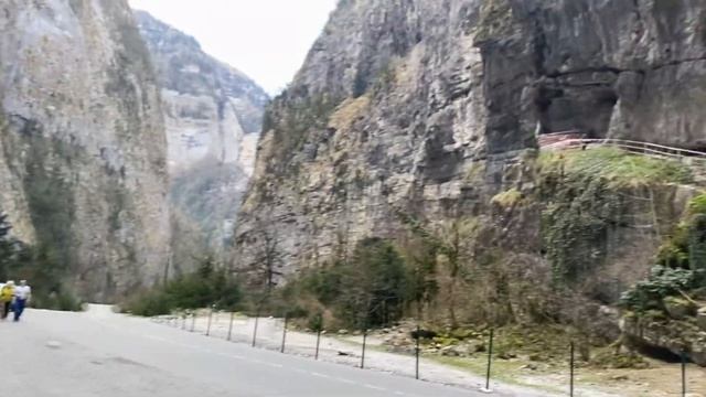 Съездили в Абхазию посетили озеро Рицца и покупались в горячих источниках. смотреть онлайн