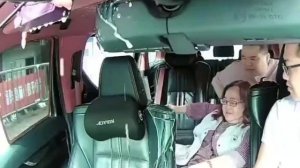 А вы пристёгиваетесь на заднем сиденье?