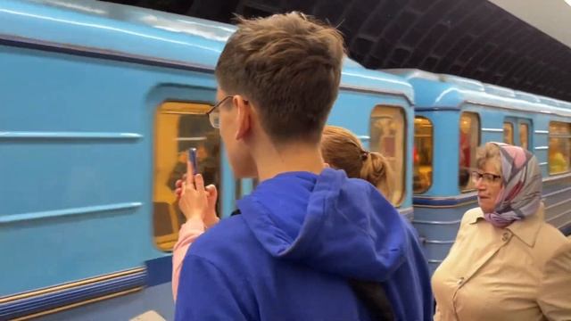 фанаты еж3 жгут! парад метро 2024 смотреть онлайн