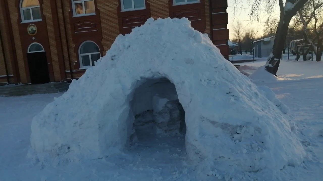 Славгород, Алтайский край возле храма Петра и Павла построили ясли, где родился Иисус Христос
