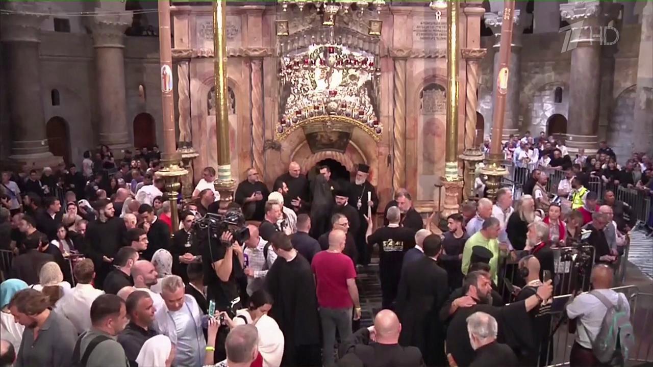 Миллионы верующих по всему миру ждут схождения Благодатного огня в храме Гроба Господня