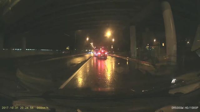 Доброжелательное отношение к наклейке на заднем стекле. смотреть онлайн