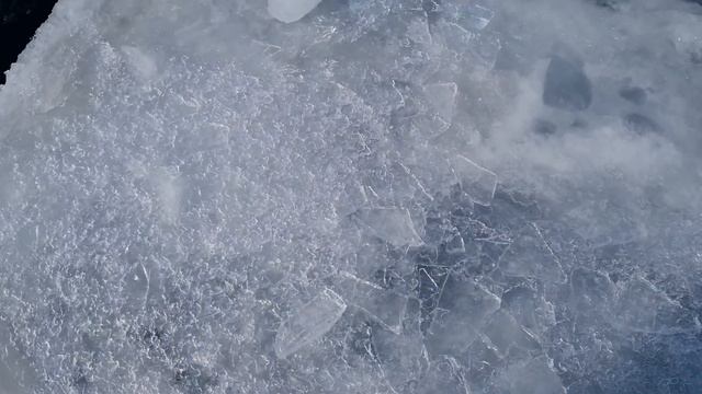 Льдины на пристани Рогатка Байкал.