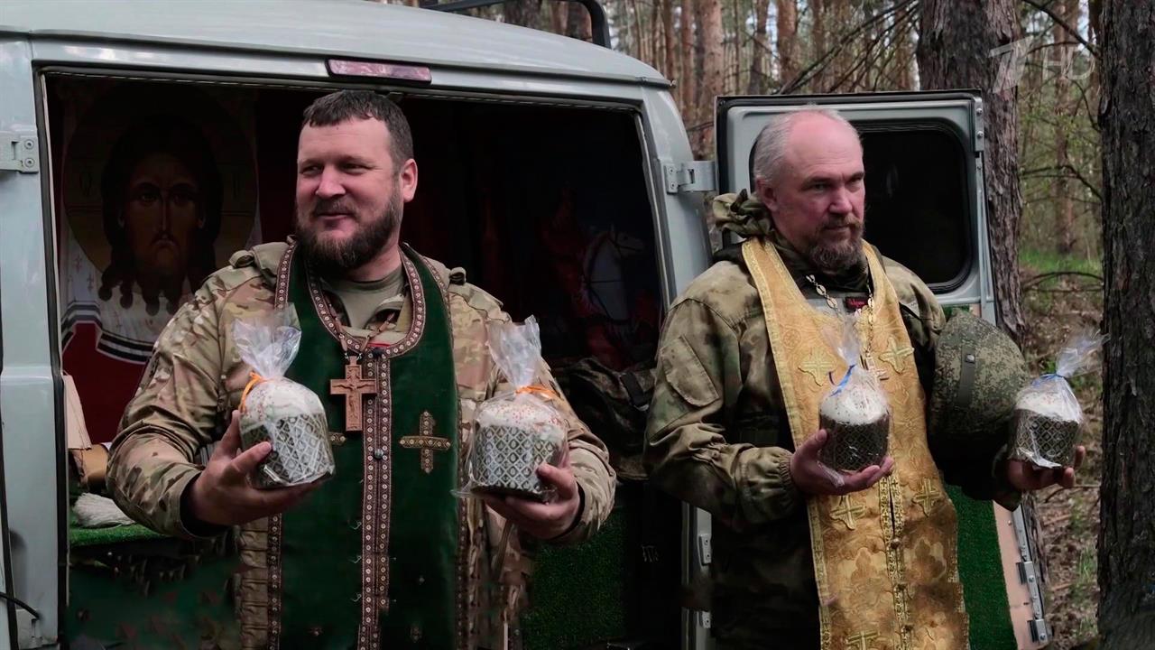 Военные священники передали икону и куличи бойцам группировки "Центр": видео