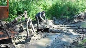 Трактор ДТ 75 и грязь...