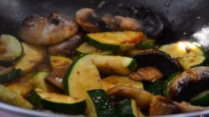 Гарнир из грибов и цукини