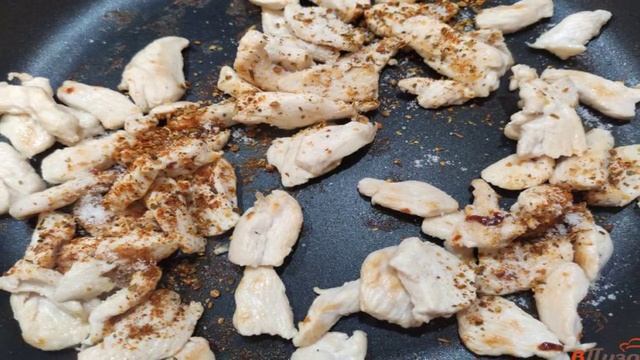 Мясной салат с шампиньонами и кукурузой
