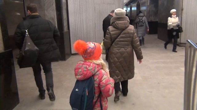 Arriving at MOSCOW - in the MOSCOW METRO for the FIRST TIME!