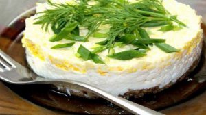 Салат с консервированным тунцом и плавленным сыром