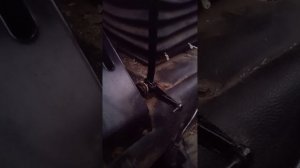 меняем резиновый чехол кпп на мтз 82