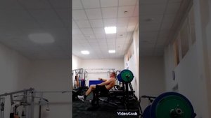 Жим штанги на горизонтальной и жим гантелей на наклонной скамье