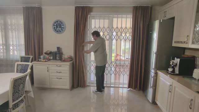 Раздвижные решётки на двери и окна. смотреть онлайн