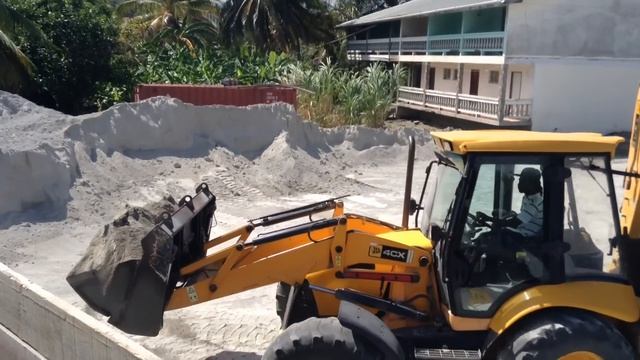 JCB 4CX loading isuzu dump truck (trip 1) смотреть онлайн