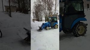 Уборка снега минитрактором LS с КУН