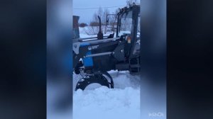 Монтаж нового погрузчика на МТЗ-82, пробиваем дорогу по снегу.