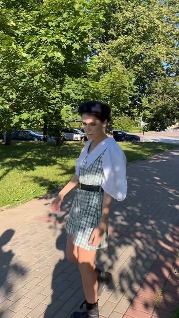 Твидовый костюм гусиная лапка с акцентным воротником смотреть онлайн