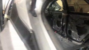 Шумоизоляция Лексус начинается с демонтажа штатных обшивок и оценки заводской шви салона